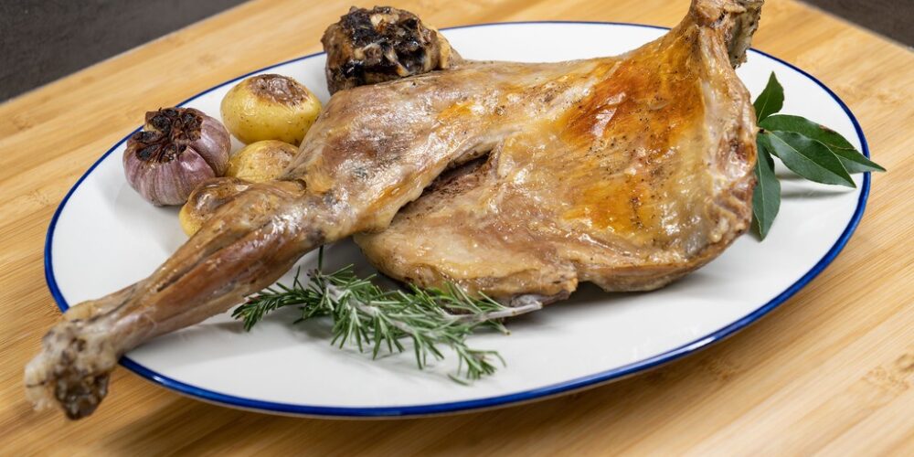 Delantero de cabrito asado a baja temperatura